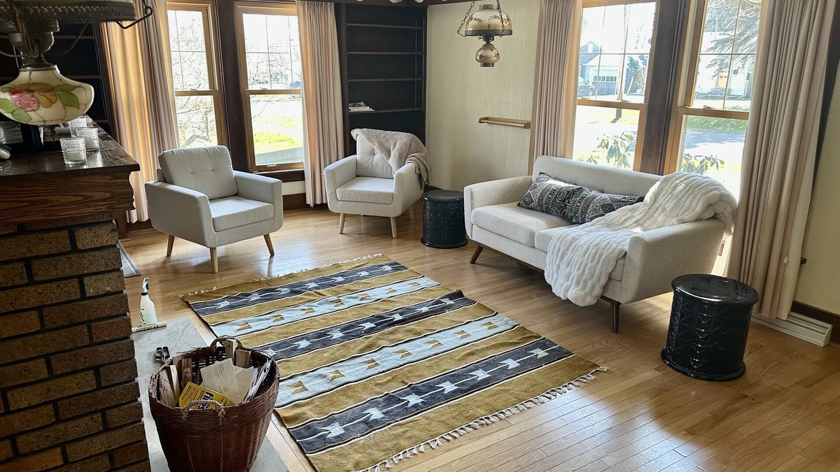 Mayville House | HOUSE WITH POOL, WALK TO TOWN OR CHAUTAUQUA LAKE, NEAR CHAUTAUQUA INSTITUTION !