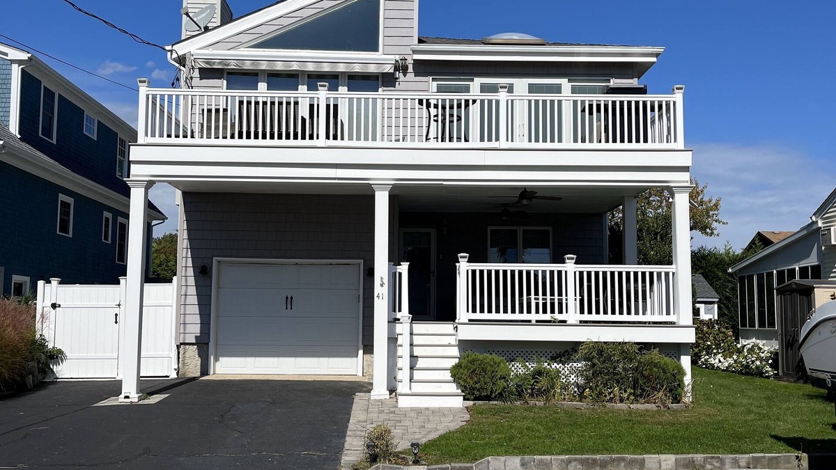 Aquebogue House | House with private beach - Minutes from Long Islands famous vineyards.