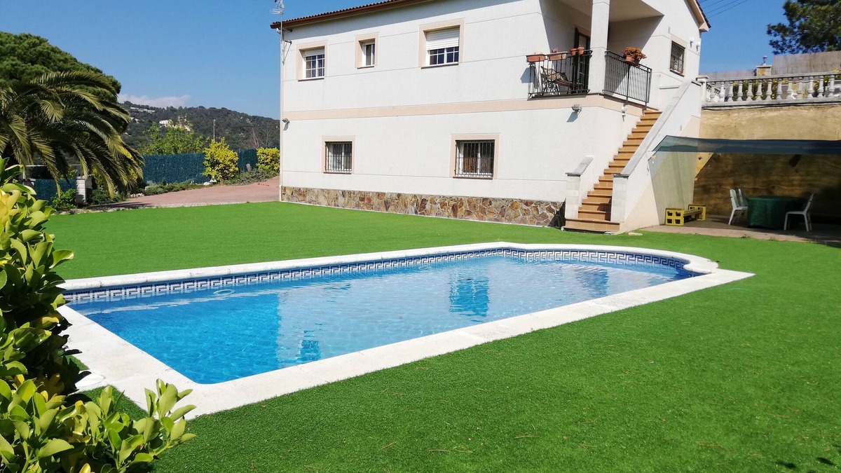 Lloret Blau House | House with private pool, artificial grass, terraces and flat gardens.