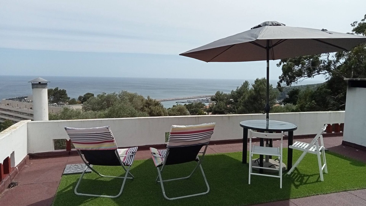 Sesimbra Cottage | House with sea and castle views