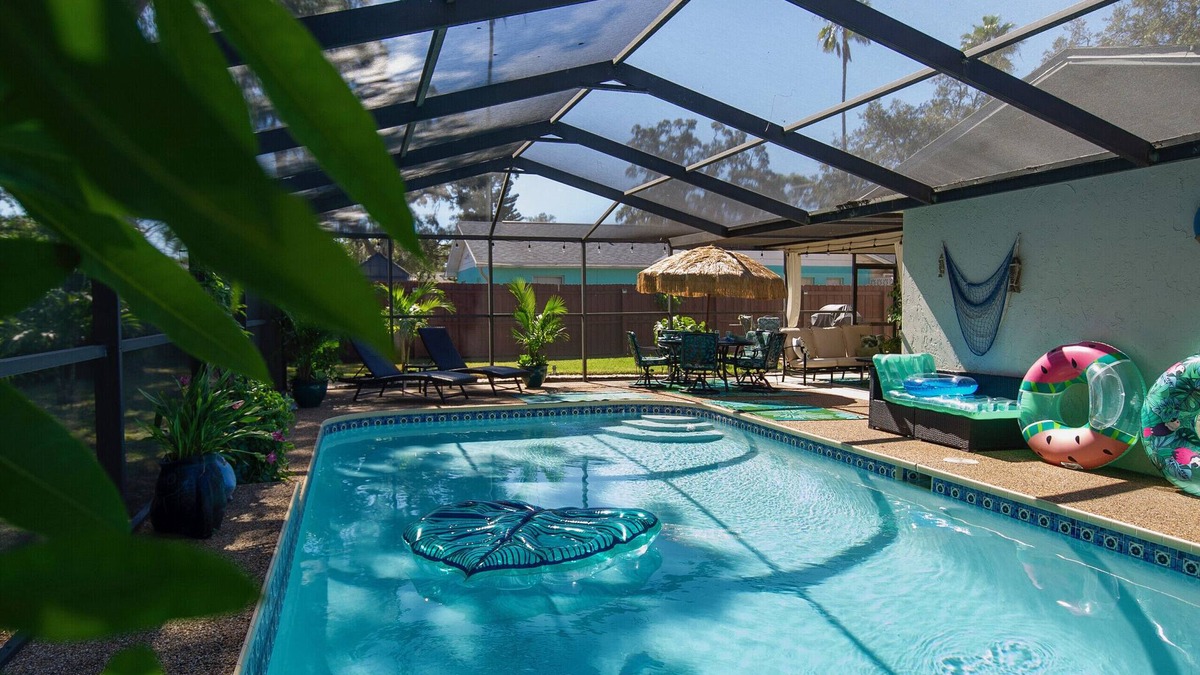 Tarpon Springs House | House with solar heated Pool , close to the beach, Pool pump heater.