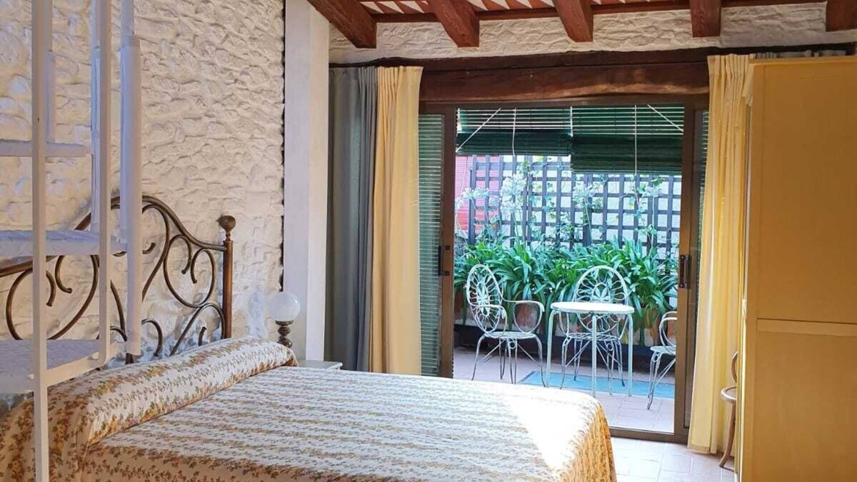 Peratallada House | House with space, lots of light and charm