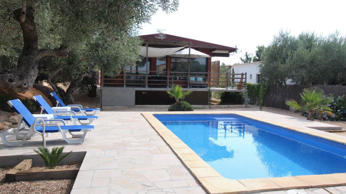 L'Ampolla House | House with swimming pool on fully enclosed grounds