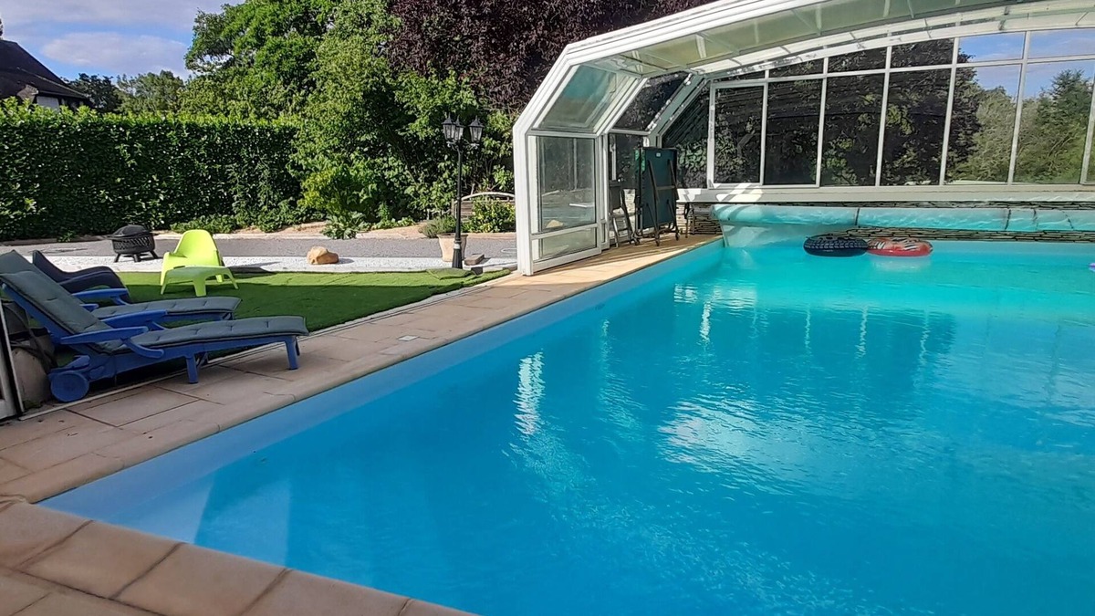 Champagne House | House with swimming pool next to the 24h race circuit and the European Horse Pole