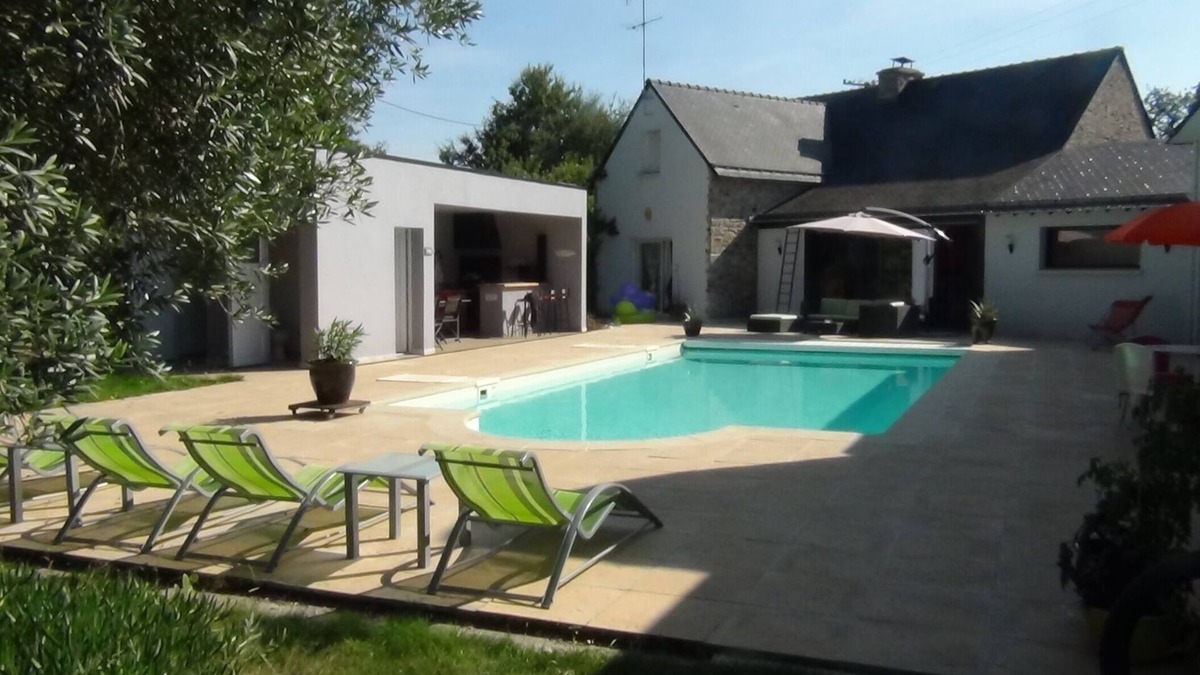 Saint-Nolff Villa | House with swimming pool