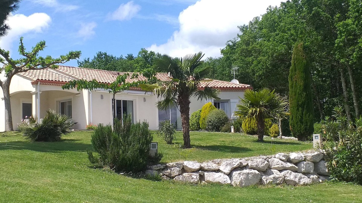 Moissac House | House with swimming pool and remarkable panorama