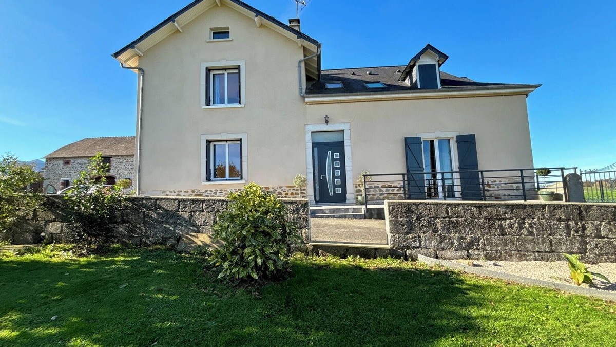 Asson House | House with swimming pool at the foot of the Pyrenees