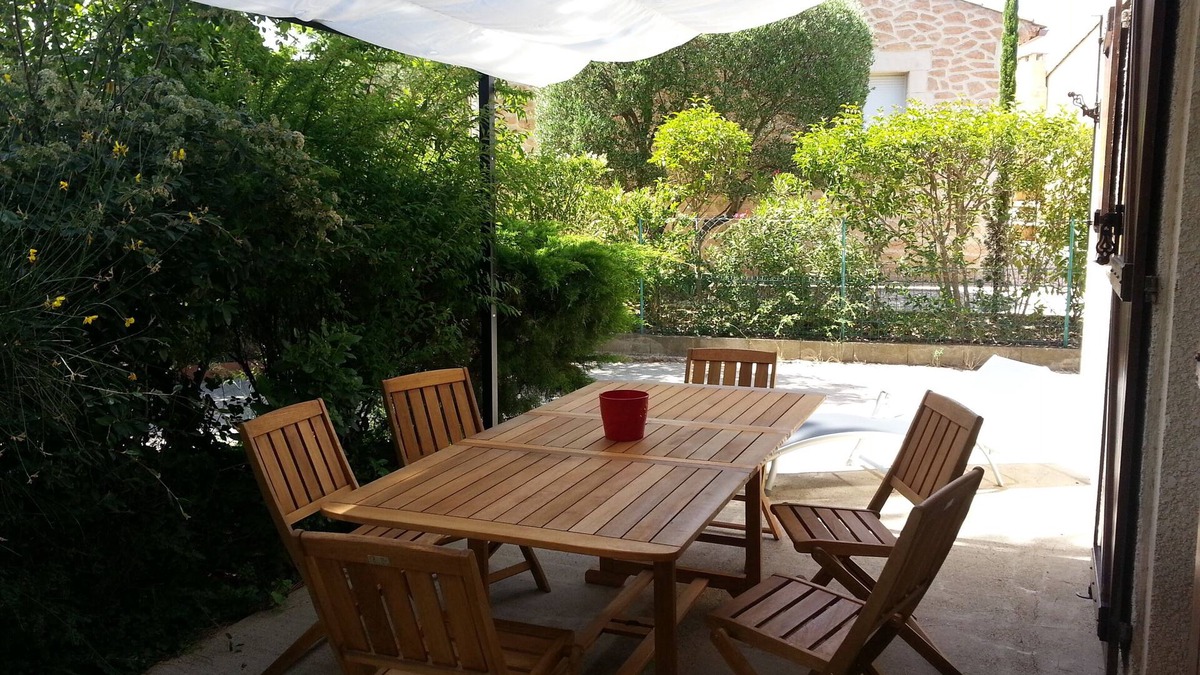 Nizas House | House with swimming pool thirty kilometers from the beach.