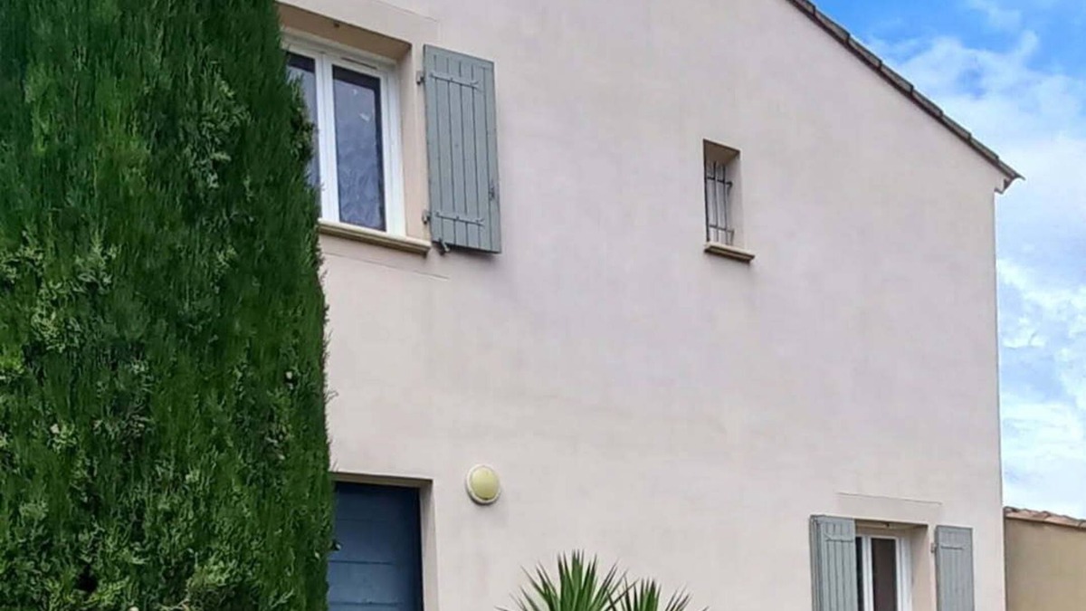 Pierrevert House | House with terrace & garden
