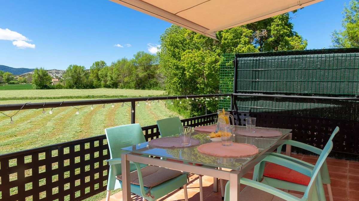 Senegue House | House with terrace in the Pyrenees. Pet friendly