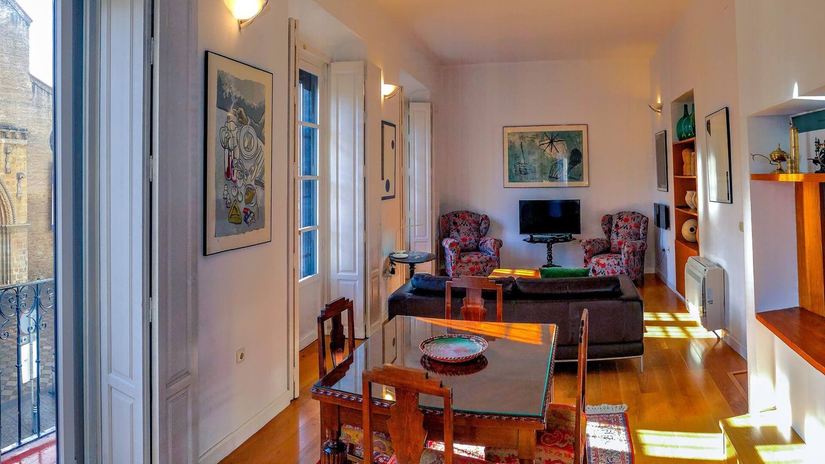 Feria House | House with terrace in the center of Seville with wifi, air conditioning and garage