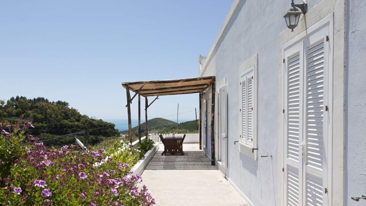 Ponza House | House with terrace overlooking the sea and hills in the green area of Campo Inglese, Ponza