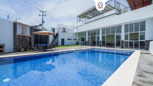Tonala House | House with Terrace & Pool in Coyula Ideal Groups