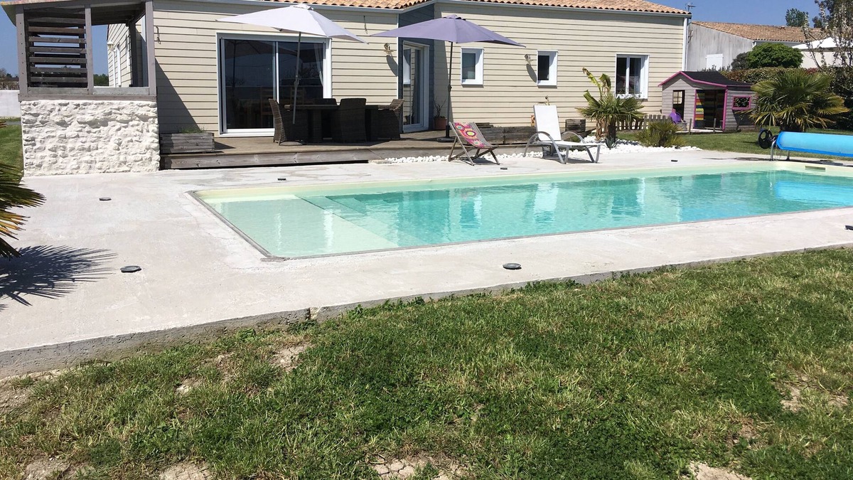 Berneuil House | House with tranquility pool near Saintes Cognac Royan ocean