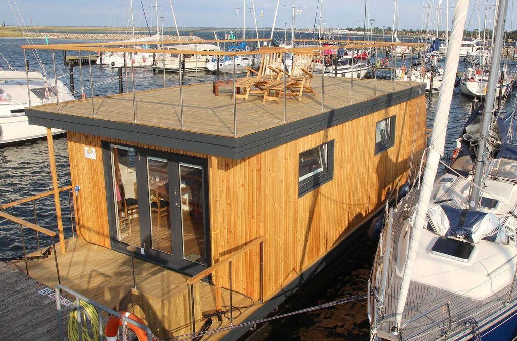 Heiligenhafen Boat Rental | Houseboat ∙ 1 bedroom ∙ 4 guests