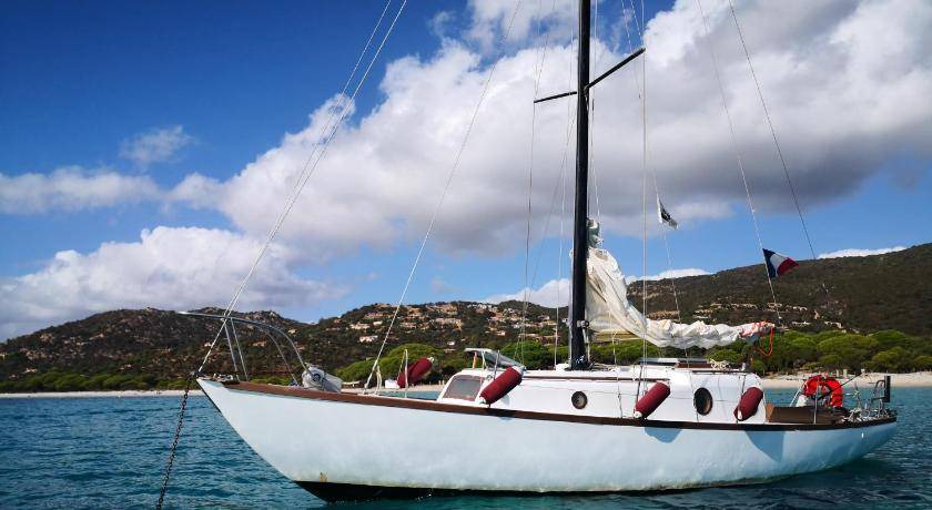 Porto-Vecchio Boat Rental | Houseboat ∙ 1 bedroom ∙ 3 guests