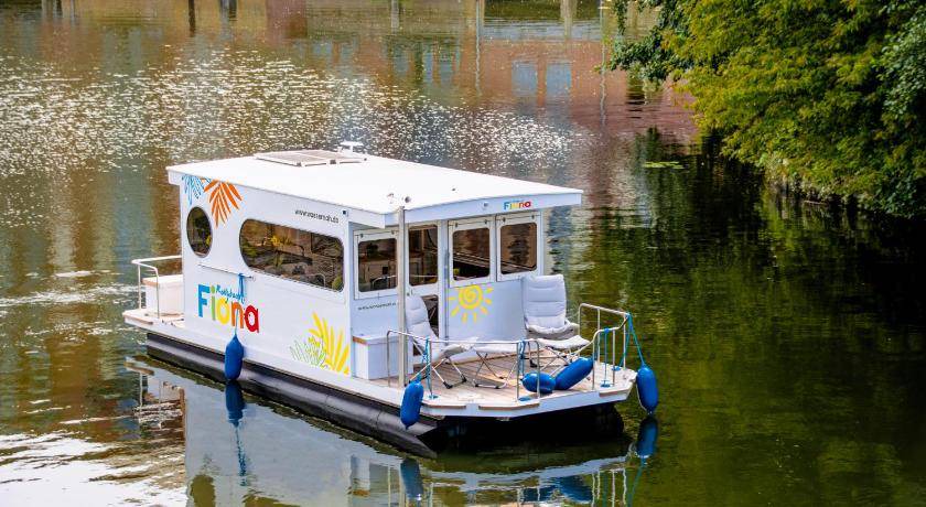 Schmoeckwitz Boat Rental | Houseboat ∙ 1 bedroom ∙ 4 guests