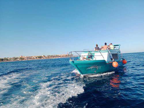 Safaga Boat Rental | Houseboat ∙ 1 bedroom ∙ 1 guest