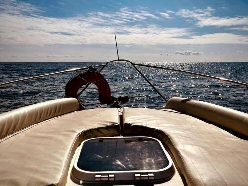 La Rochelle City Centre Boat Rental | Houseboat ∙ 1 bedroom ∙ 2 guests