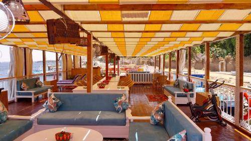 Luxor Boat Rental | Houseboat ∙ 1 bedroom ∙ 10 guests
