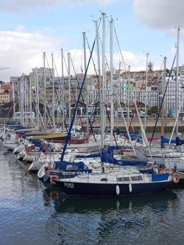 Lisbon Boat Rental | Houseboat ∙ 1 bedroom ∙ 2 guests