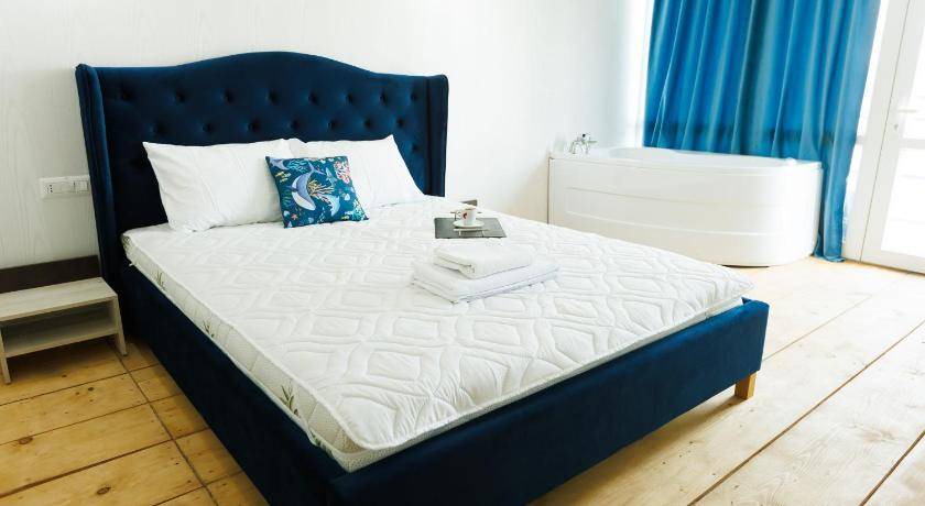 Galati Boat Rental | Houseboat ∙ 1 bedroom ∙ 2 guests