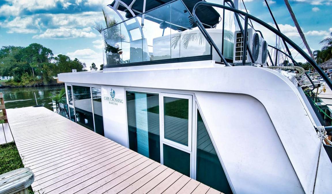 Merritt Island Boat Rental | Houseboat ∙ 1 bedroom ∙ 4 guests