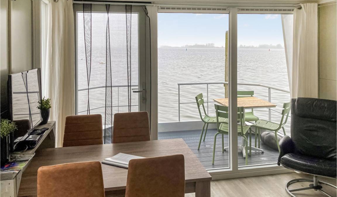 Biddinghuizen Boat Rental | Houseboat ∙ 2 bedrooms ∙ 4 guests