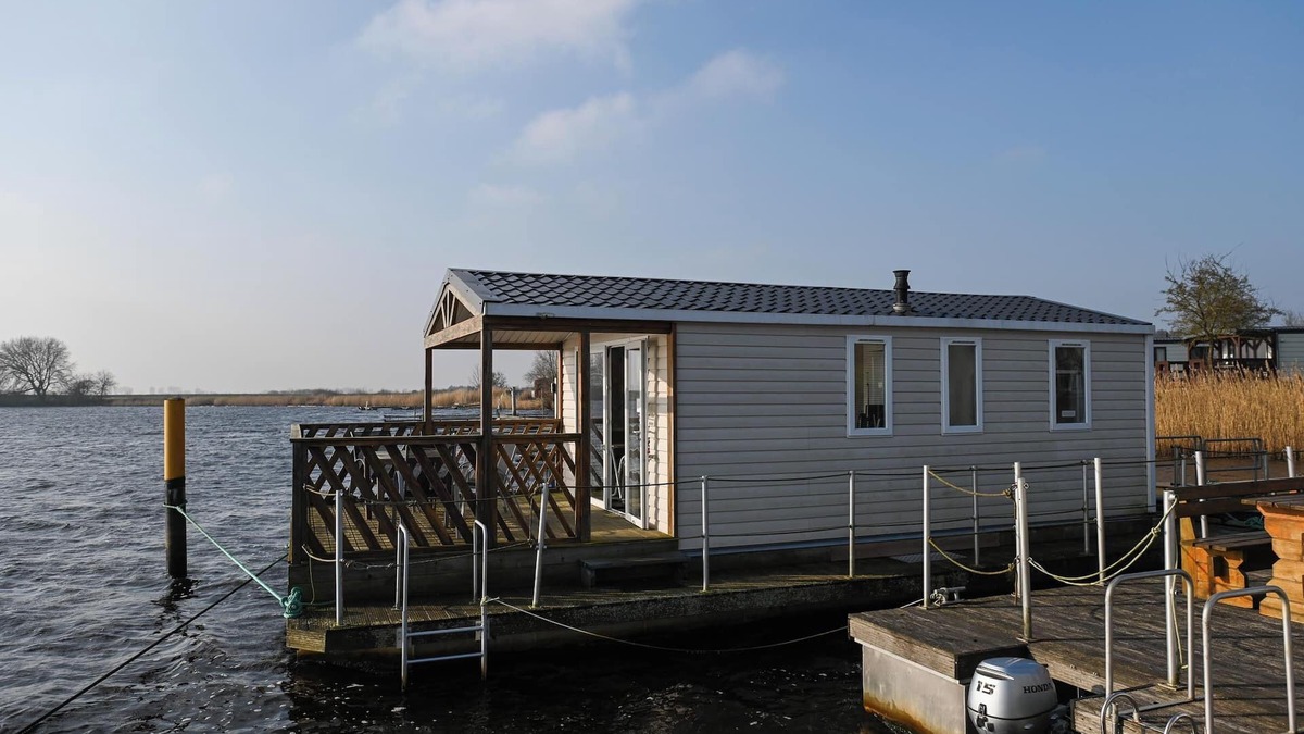 Suderstapel House | Houseboat 2 on the Eider - your floating mini-holiday home with river views