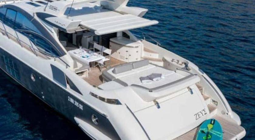 Poltu Quatu Boat Rental | Houseboat ∙ 3 bedrooms ∙ 10 guests