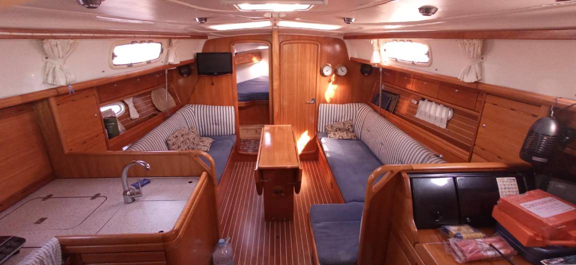 Masnou Boat Rental | Houseboat ∙ 3 bedrooms ∙ 6 guests