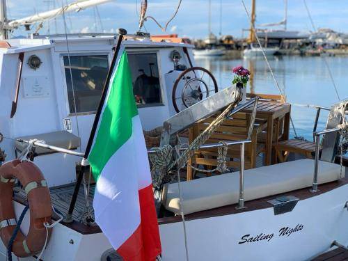 Alghero Boat Rental | Houseboat ∙ 3 bedrooms ∙ 4 guests