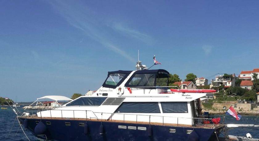 Trogir Boat Rental | Houseboat ∙ 3 bedrooms ∙ 7 guests
