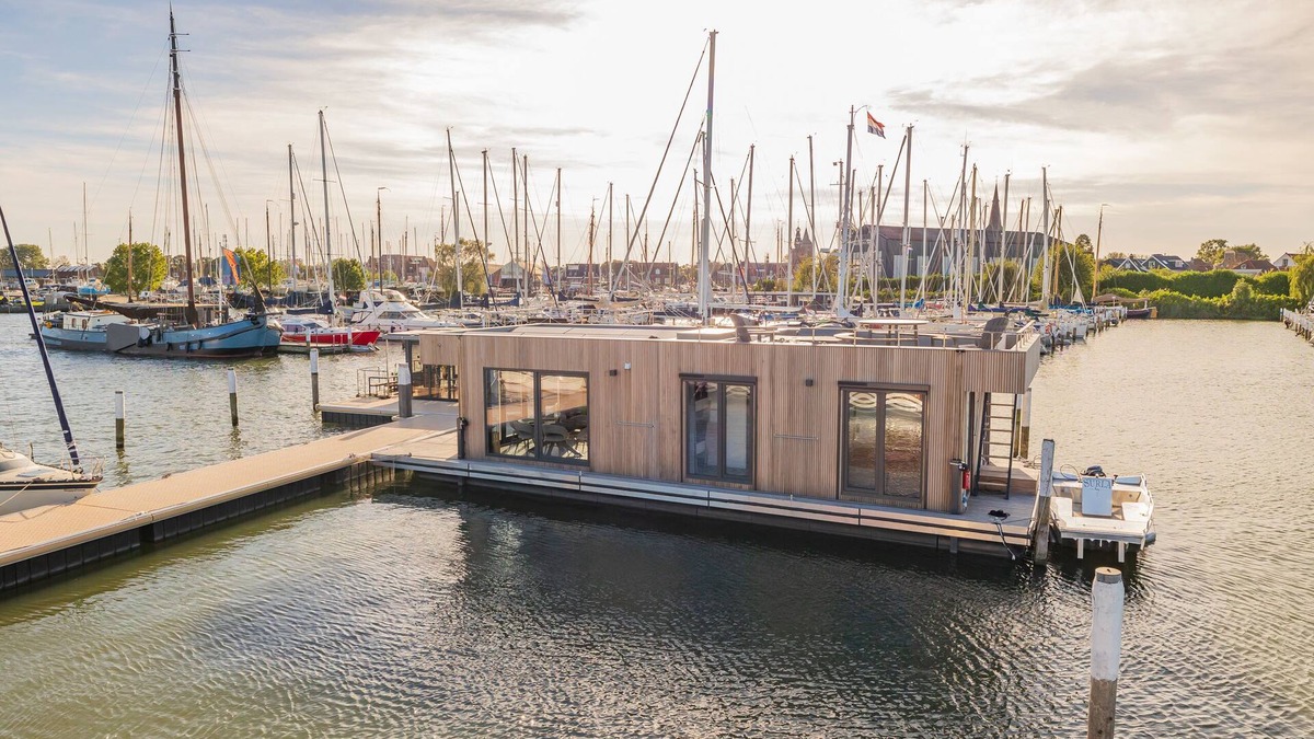 Municipality of Waterland Boat Rental | Houseboat: "De Albatros" with tender