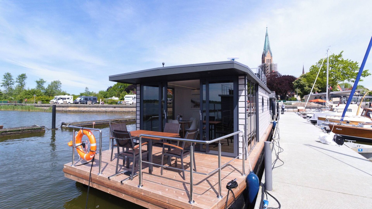Schleswig Boat Rental | Houseboat Fjord Claudia Schleswig