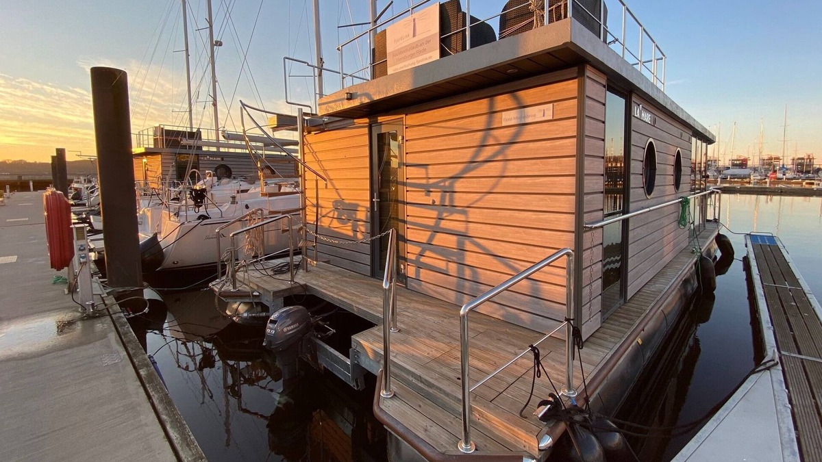 Murwik Boat Rental | Houseboat Fjord Moby Dick with roof terrace in Flensburg