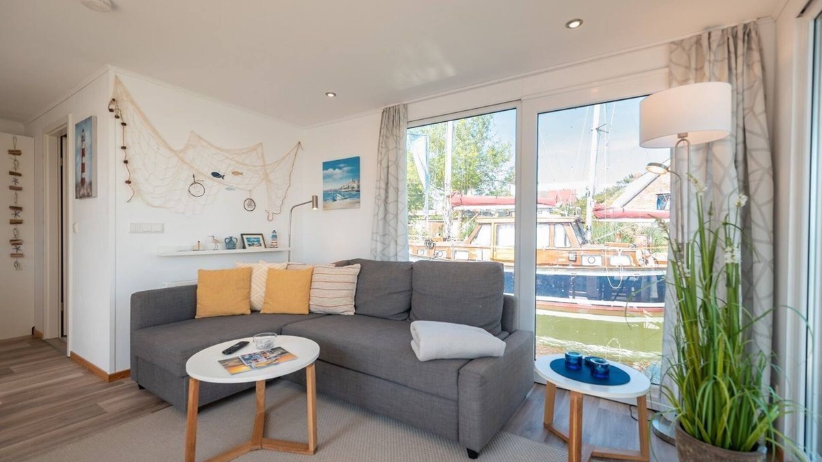 Kroeslin Boat Rental | Houseboat Glaukos