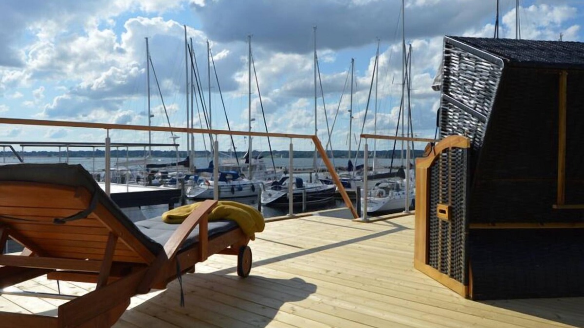 Rendbjerg Boat Rental | Houseboat Hecht in Egernsund at the Marina Minde