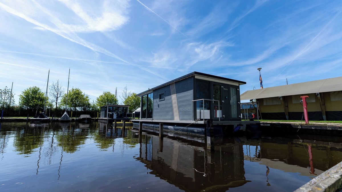 Heeg Ski Chalet | Houseboat Heeg 4 persons