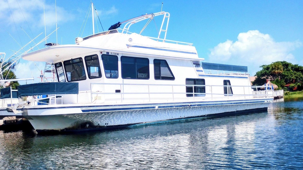 Cocoa Beach Boat Rental | Houseboat Hotel Oasis