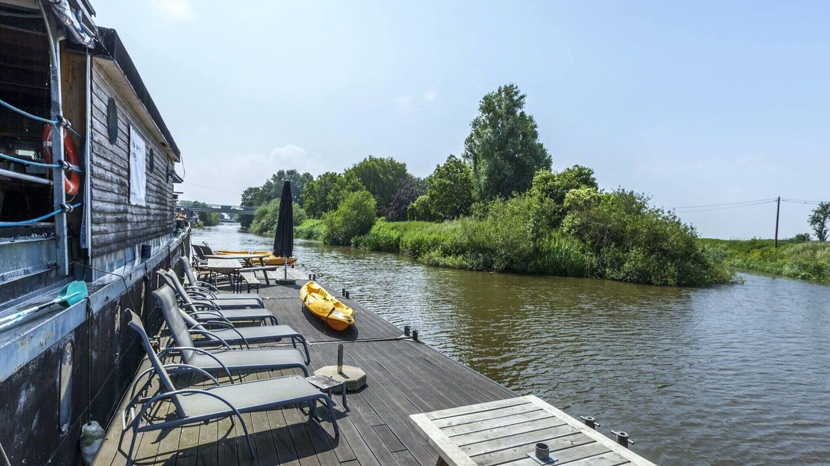 Merkem Boat Rental | Houseboat in Merkem with Lake Views