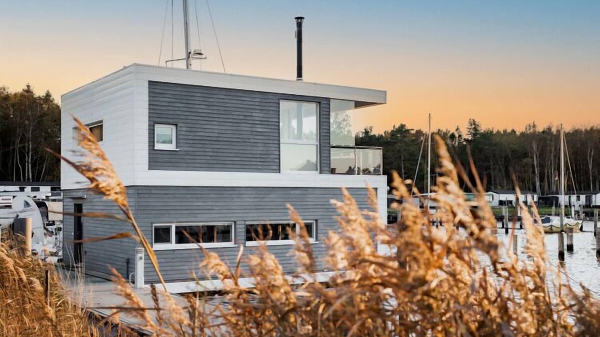 Peenemuende Boat Rental | Houseboat in Peenemünde marina pearl