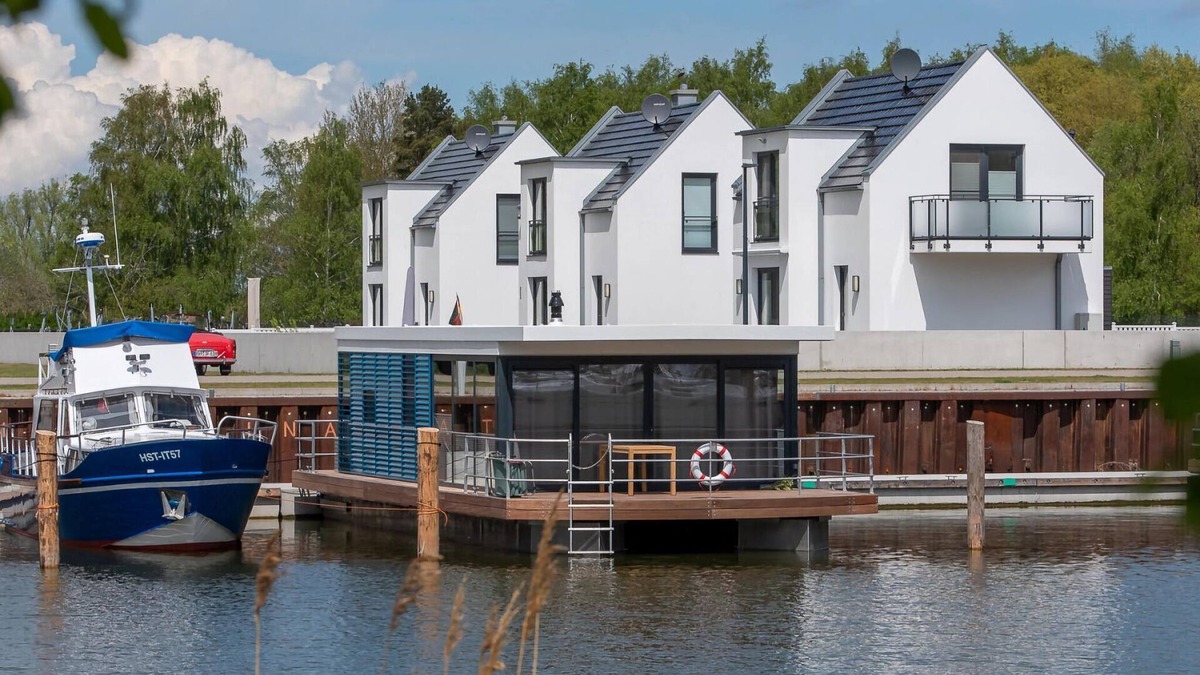 Peenemuende Boat Rental | Houseboat in Peenemuende