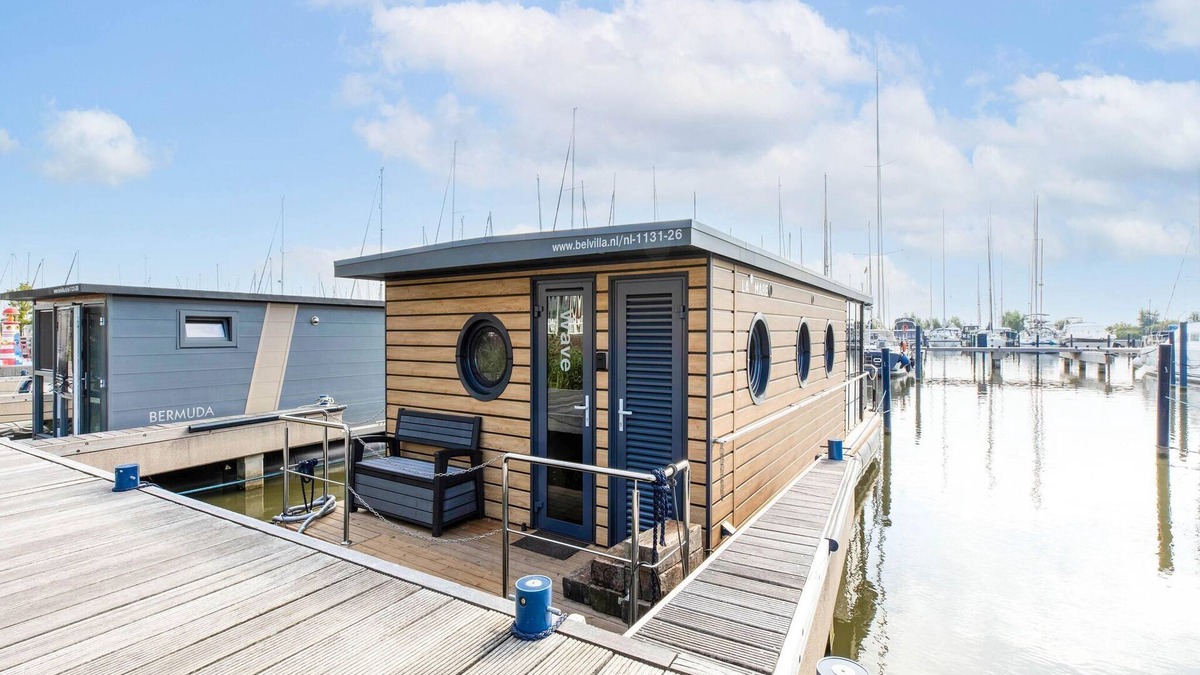 Volendam Boat Rental | Houseboat in Volendam Marina