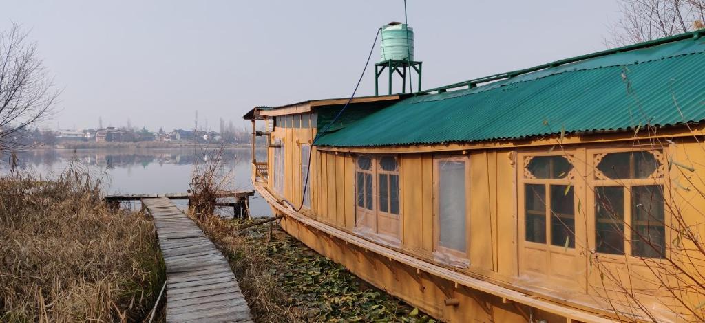 Sudarbal Boat Rental | Houseboat Kohisar