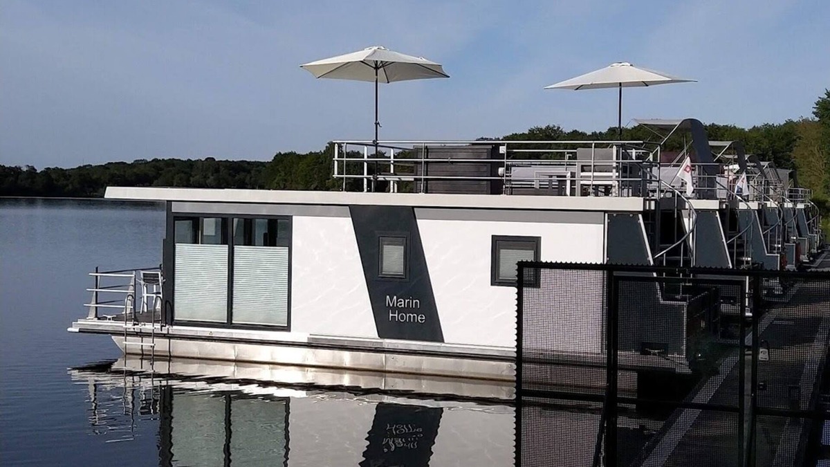 Leuken Boat Rental | Houseboat Leukermeer in Well/NL