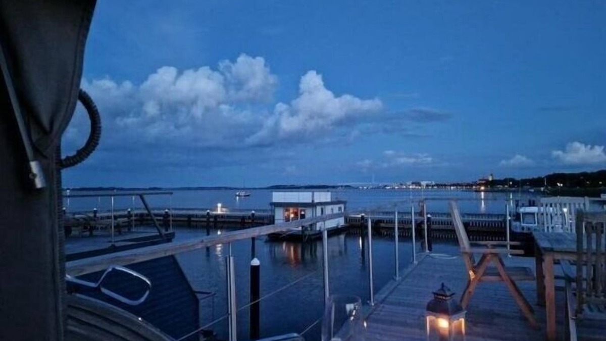 Knieper Nord Boat Rental | Houseboat Liliput Comfortable holiday residence