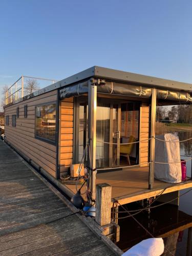 Midlaren Boat Rental | Houseboat mét sloep
