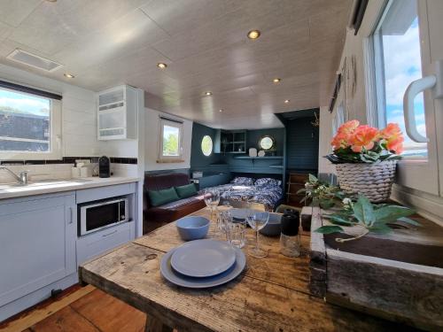 Vireux-Wallerand Boat Rental | Houseboat Meuse