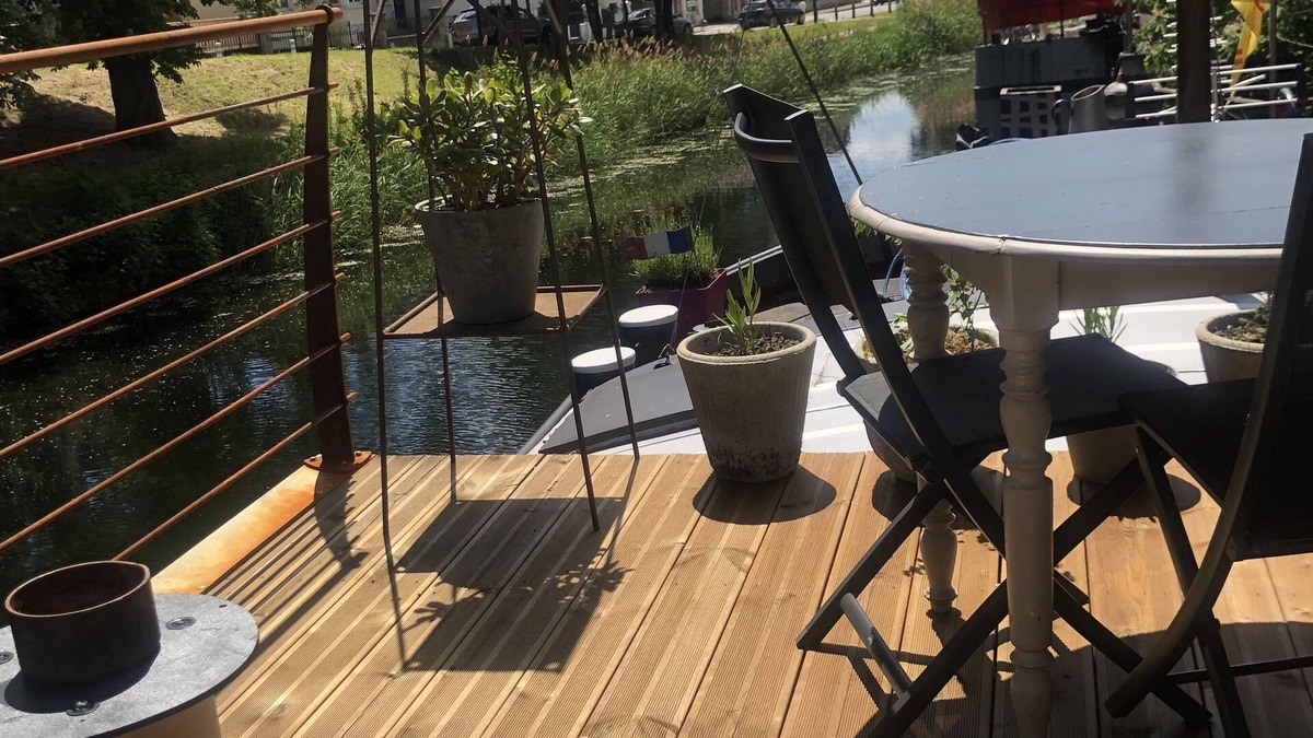 Nouvelle Ville Boat Rental | houseboat my thought, cabin 01